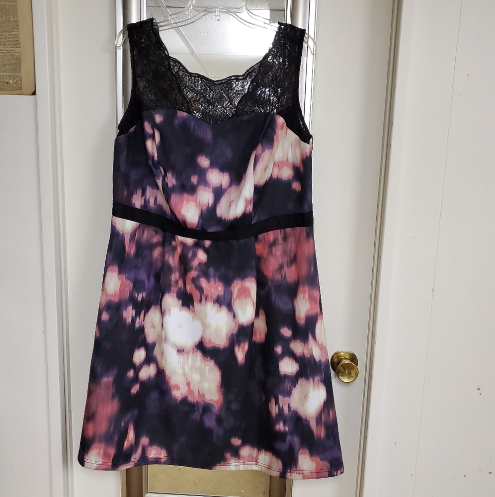 Multicolored dress with Lace